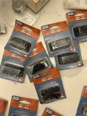 Black Eyelets 3/16" - Packaged Accessory